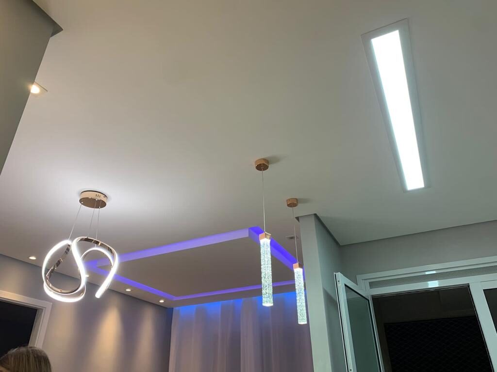 Sanca de gesso com iluminação LED embutida